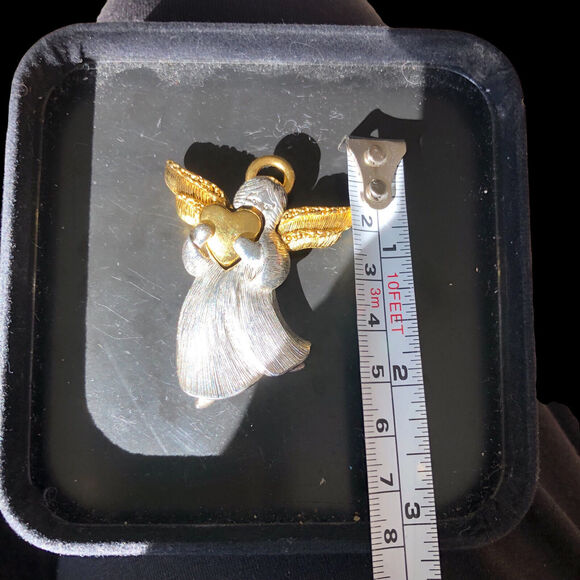 Vintage Signed LC Two Tone Gold & Silver Tone Angel Holding A Heart Halo Brooch - Picture 3 of 6